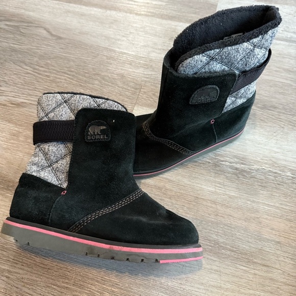 Sorel Rylee Black and Gray Quilted Cozy Boots - Picture 1 of 6